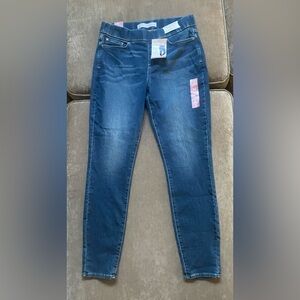 BRAND NEW WITH TAGS. NEVER WORN.